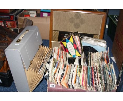 A VINTAGE MURPHY RADIO, a tray and case of L.P's and singles, artists including Frank Sinatra, Gerry and The Pacemakers etc