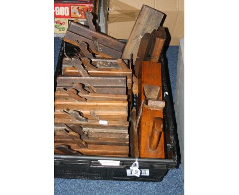 VARIOUS VINTAGE WOODWORKING PLANES, etc