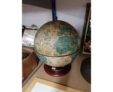 Globe form drinks cabinet 