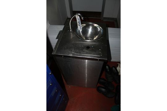 Mobile Stainless Steel Freestanding Sink Heated Water Hand