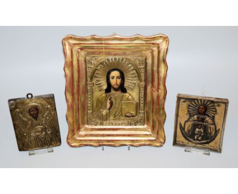 Drei Reise-Ikonen mit Oklad: Hl. Johannes, Engel der Wüste, griechisch, 18./19. Jh., Muttergottes mit dem Jesuskind, Russland