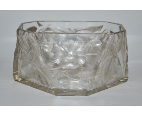 Glas-Jardiniere, Ludwig Moser &amp;amp; Söhne, Meierhöfen bei Karlsbad, um 1915Farbloses Glas, quersechseckiger Korpus mit ge
