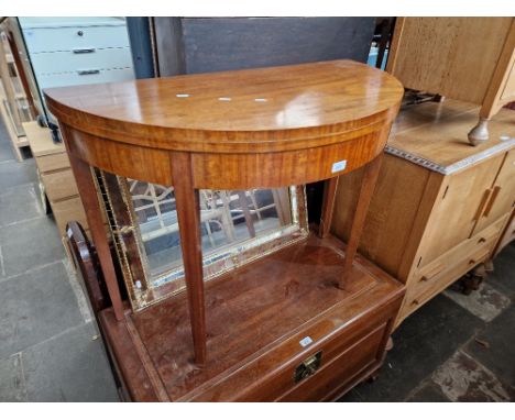 A George III mahogany demi lune card table, height 73.5cm, width 95.5cm and depth 47.5cm.