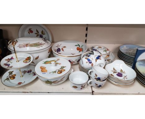 Royal Worcester ‘Evesham’ approx 24 items including a very large lidded casserole dish 30  x 23.5cm, large bowl 25.5cm, 2 tie