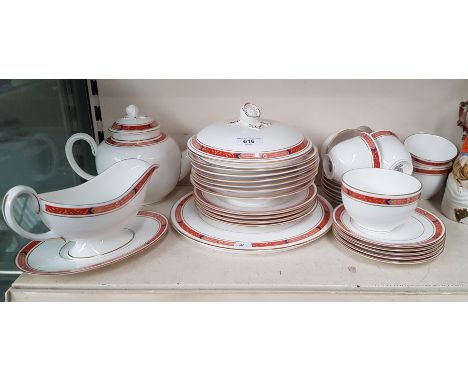 Royal Worcester Beafort china dinner ware approx. 34 pieces  