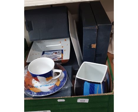 5 boxed items of Royal Worcester Govinder Cats Collection ceramics including plates, cup and saucer, dish, vase