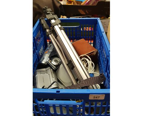 A box of assorted cameras &amp; equipment to include a Kodak Brownie etc.  