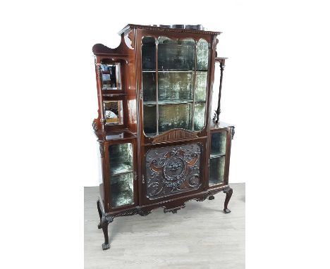 VICTORIAN MAHOGANY DISPLAY CABINET, LATE 19TH CENTURY with dental moulded cornice over a single glazed door enclosing three s