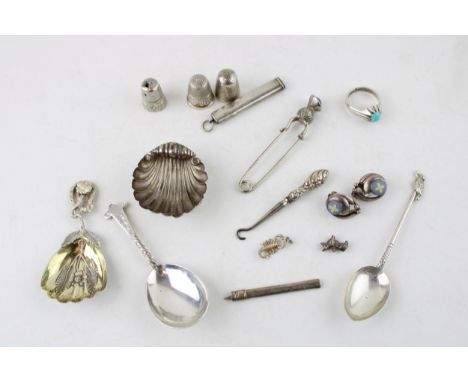 Pleasing Victorian silver tea caddy spoon, together with un-hallmarked similar item and silver salt, together with an assortm