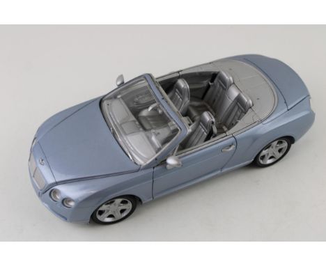 Paul's Model Art 'Minichamps' Bentley Continental Flying Spur, detailed die cast model vehicle in silver, 1/18 scale.  Vendor