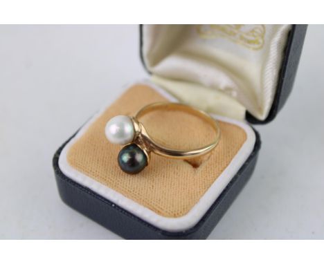Pearl crossover ring with black pearl on 9ct yellow gold in vintage ring box. Ring size R - S. Gross weight 3.2g  Simiulated 