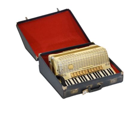 Hohner Atlantic IV Deluxe piano accordion with case   Condition: 
