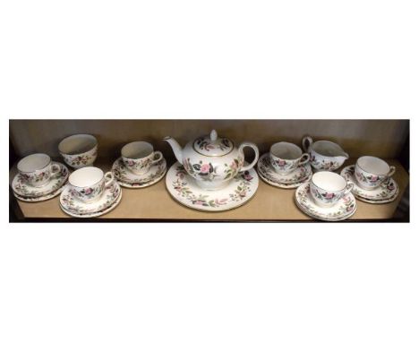 Wedgwood Hathaway Rose pattern six person tea service with teapot   Condition: 