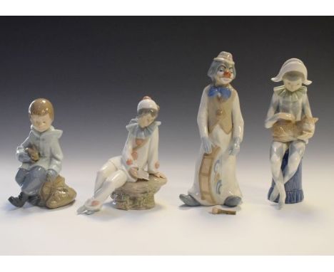 Three various Nao figures and a Casades figure   Condition: 