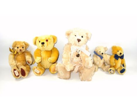 3 Dean's Rag Book Teddy Bears, Elite Ivory, 31/100, H.40cm; Freebie II, 55/1000; Collectors Club Hector, 1994, No.91, all wit