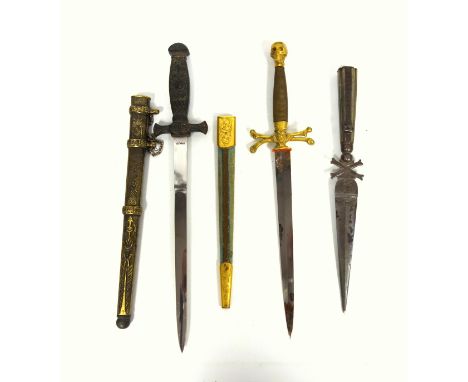 Napoleon style dagger with a Stainless blade and a floral hilt with an eagle and classical head in relief, in a metal sheath 