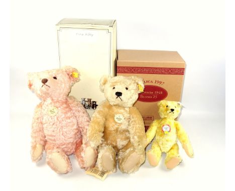 Steiff Classic 1907 Replica pink Teddy Bear with growler, H.37cm; 1948 Blond 25 Replica 1997, of 5000, both boxed, and a 1920