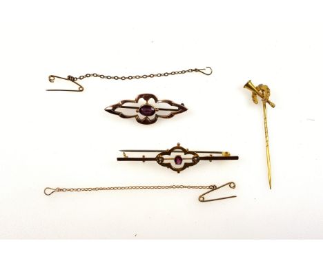 Victorian 9ct gold brooch set oval amethyst, gross 1.5 grams, boxed, a yellow metal bar brooch set seed pearls and amethyst, 
