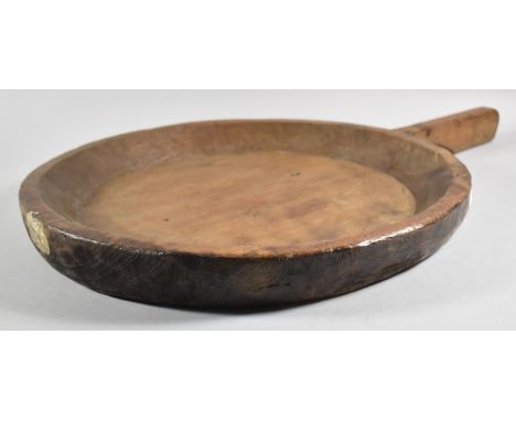 A Large Carved Wooden Tribal Circular Tray, 48cm Diameter 