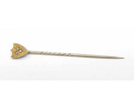 An Edwardian 15ct gold and diamond stick pin, cased, 1.5g 
