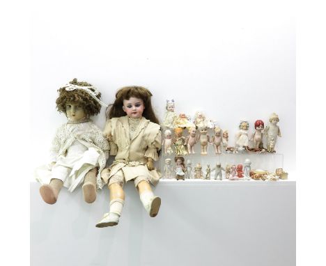 Also including many kewpie dolls and snow babies, tallest is 58 cm.
