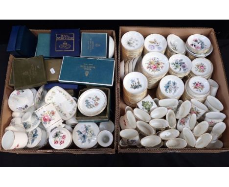 A QUANTITY OF WORCESTER CERAMICS some boxed to include trinket trays, smallvases lidded boxes