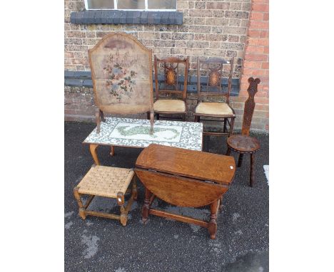 AN OAK DROP-LEAF OCCASIONAL TABLE a painted fire screen, a pair of Edwardian chairs, and other small furniture (7)