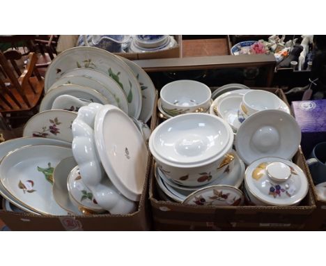 ROYAL WORCESTER 'EVESHAM' a quantity to include lidded serving bowls, dishes and plates