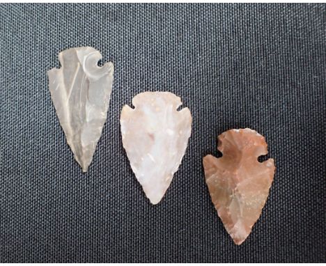 A COLLECTION OF NEOLITHIC ARROW HEADS (3)