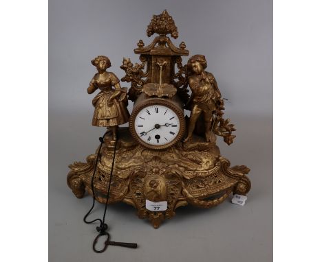 French gilt mantle clock with key - Approx height: 35cm 
