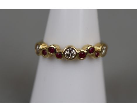 18ct gold ruby and diamond ring - Approx size: N 