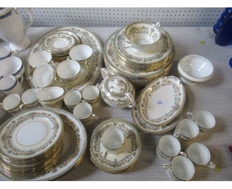 An Aynsley Henley pattern part dinner and tea service