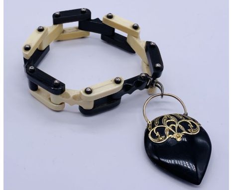 An Art Deco articulated bracelet with heart shaped lock