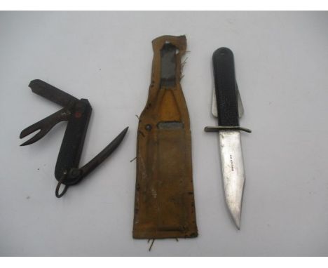 An original 20th century post-WWII Second World War RAF Royal Air Force issued Mk.III Survival knife. Gripped plastic handle,