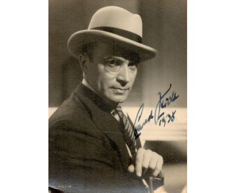 Conrad Veidt signed 5x4 black and white photo. Hans Walter Conrad Veidt  (22 January 1893 - 3 April 1943) was a German actor 