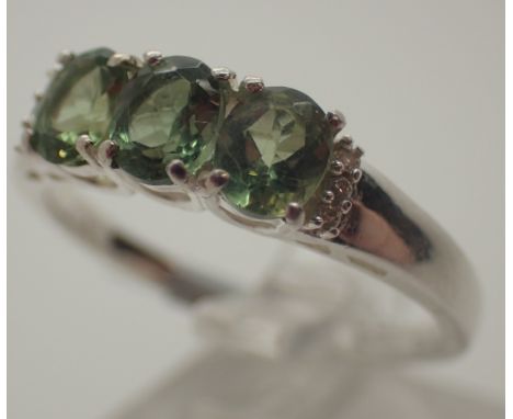 925 silver green three stone ring, size R