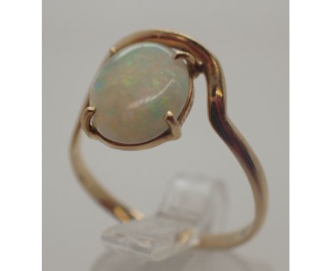 18ct gold opal ring, size O/P, 2.1g