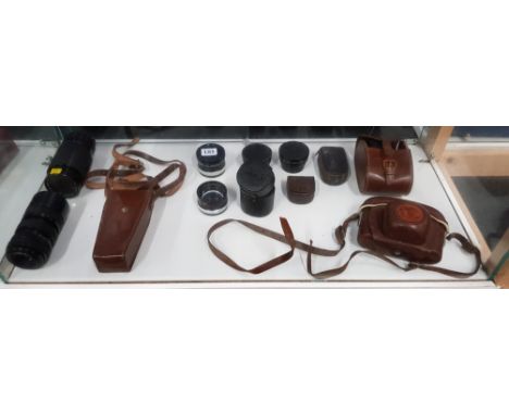 COLLECTION OF VINTAGE CAMERA ACCESSORIES TO INCLUDE ZEISS