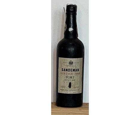 1 Bottle Sandeman’s Vintage Port 1 Bottle Sandeman’s Vintage Port 1966 (b/n) 
