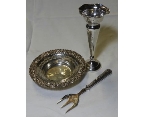 SILVER BONBON DISH, BUD VASE + SILVER BREAD FORK  51G (DISH ONLY) 