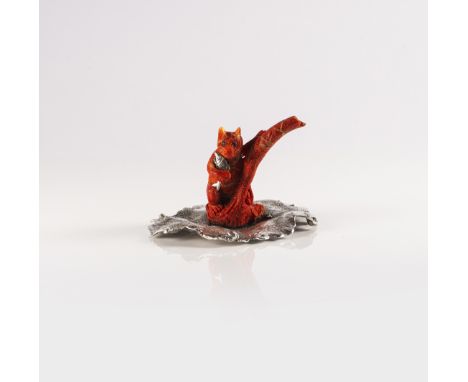 A bear and fishCoral sculptureSilver 835/000 standOporto hallmark (1985-2020), goldsmith's mark VirgÃ­lio da Costa Barroca (r