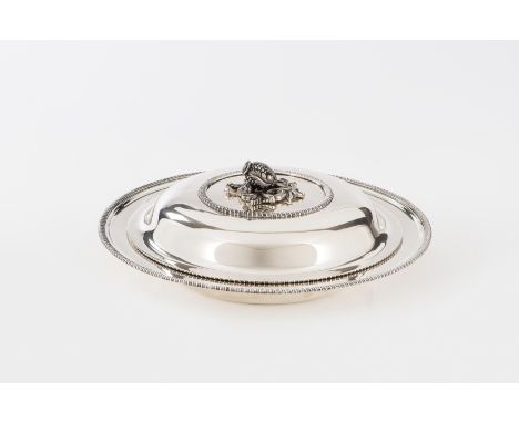 A covered dishSilver, fineness .916_x000D_Border with grooved frieze, flower-form lid finial with foliage elements_x000D_Port