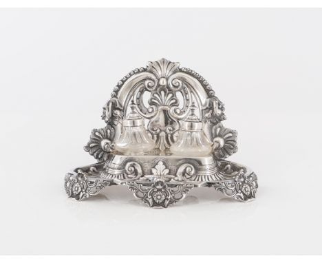 Desk Inkwell in SilverDesk Inkwell in Silver_x000D_In Silver_x000D_Decorated with shell motifs_x000D_Includes inkwell and san