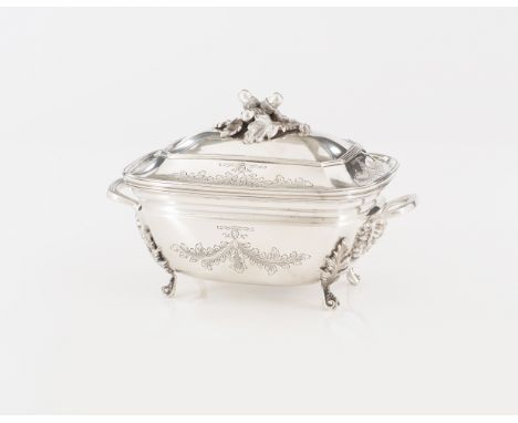 A small tureenSilver, fineness .916_x000D_Body engraved with foliage and ribbons, finial in the form of acorns and leaves_x00