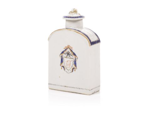 Tea caddy with coverChinese export porcelainBlue and gilt decoration with monogrammed cartouche at the centerQianlong Period 