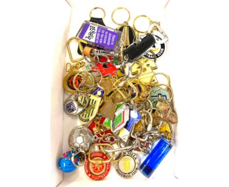 Large selection of assorted football Key rings includes Aston Villa, Manchester united, Derby etc 