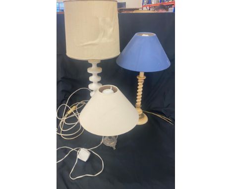 Selection of 3 vintage lamps includes brass base lamp, all working 