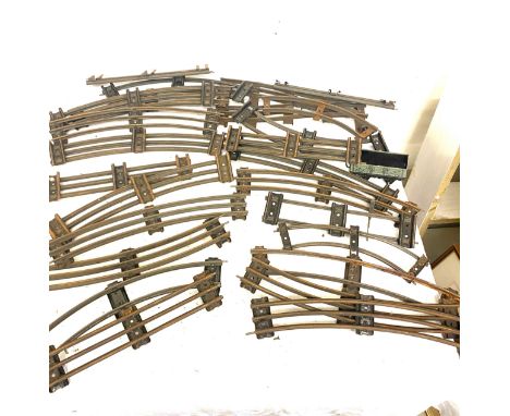 Selection of vintage tin railway pieces to include engine, carriages and track 