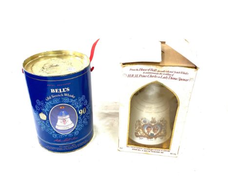 Boxed bells scotch whiskey commemorative bottle and bells whiskey 1990 the queen mother 