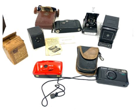 Selection of vintage cameras includes Yashica E, Penguin kershaw eight 20, yuighander bessa camera cased etc 